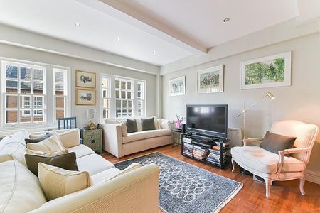 Two bedroom flat with allocated parking space close to Wapping Station. - Photo 3