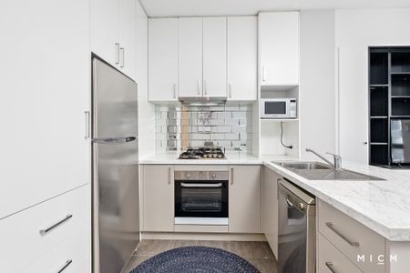 1005/639 Little Bourke Street - Photo 3