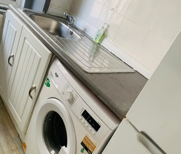 4 bedroom flat to rent - Photo 4