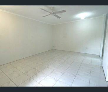 4/150 Pease Street, Manoora, Qld 4870 - Photo 2