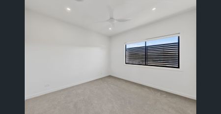 Stunning Brand New Luxury Waterfront Townhouse - Photo 4