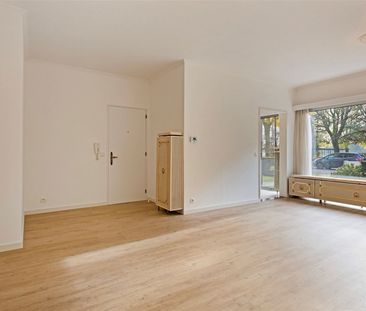 Gerenoveerd gelijkvloers appartement in Edegem - Foto 1