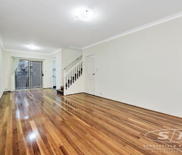 Walk to the station | Modern Townhouse - Photo 3