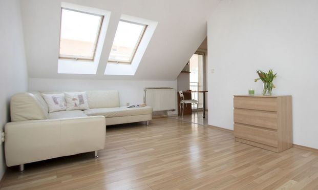 Svetlý 2-izbový byt s balkónom v obľúbenej lokalite Šamorína – Hlboká cesta - Photo 1