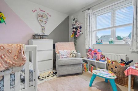Stylish 2-Bed Home | High-Spec Finish & Parking in CV10 - Photo 4