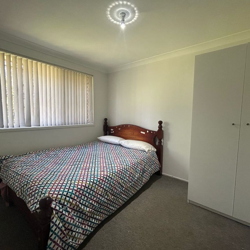 Cozy Family Home in a Hassle Free Location! - Photo 1