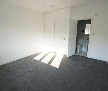 1 bedroom in a house share to rent - Photo 6