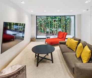 Recently renovated two-bedroom apartment in Knightsbridge - Photo 5