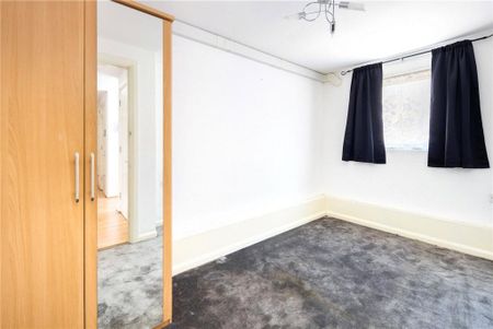 3 bedroom flat to rent - Photo 4