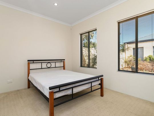 Low Maintenance Living! - Photo 1