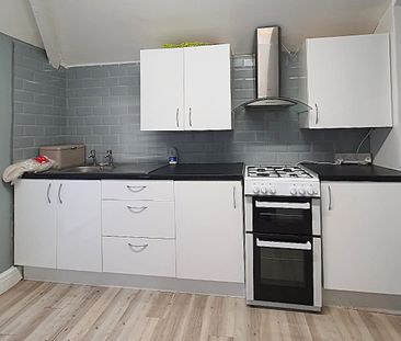 £950 PCM, Spacious Newly Refurbished One Bedroom First Floor Flat i... - Photo 2