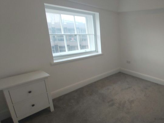 Flat to rent on - Photo 1
