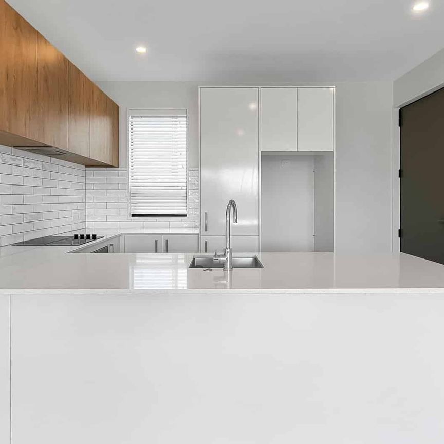 SHIRLEY - 2 STOREY, 3 BEDROOM, 2 HEATPUMPS, SINGLE INTERNAL ACCESS GARAGE - Photo 1