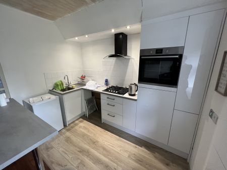 Large 2 bedroom Apartment for rent - Photo 2