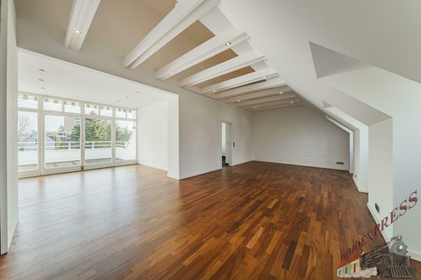 Exklusiv und perfekt aufgeteilte Dachgeschoßwohnung 92 m², 2 Zimmer + 16 m² südostseitige Terrasse in zentraler Lage, Speisinger Straße, klimatisiert - Foto 1