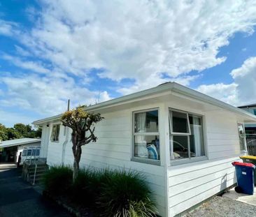 Spacious Standalone Home with Double Garage! - Photo 3