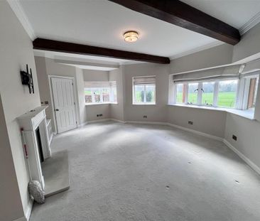 4 bedroom detached house to rent - Photo 2