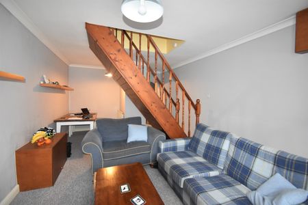 2 bedroom terraced house to rent - Photo 2