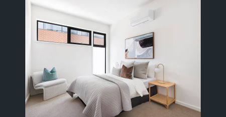 Luxury Townhome - Photo 2