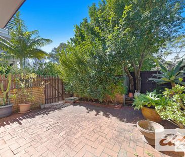 Double Brick Townhouse In Prime Location - Photo 3