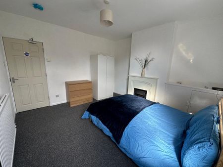 4 bedroom house of multiple occupation to rent - Photo 3