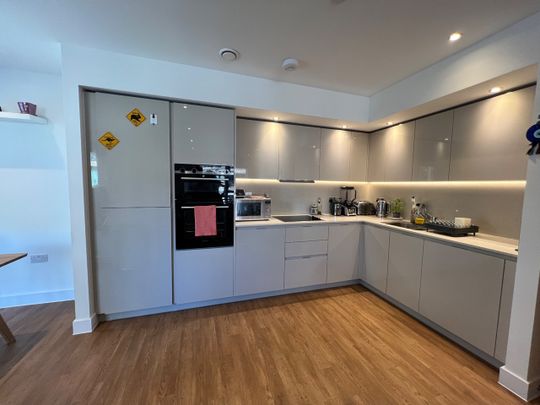 2 Bed Flat, Lismore Boulevard, NW9 - Photo 1