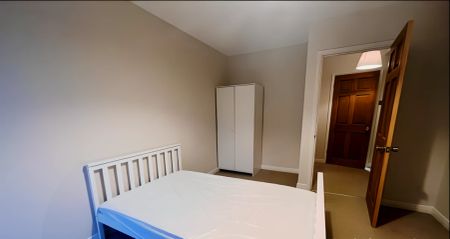 2 bedroom 2 bathroom - Photo 3