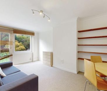 2 Bedroom, 1 bath, 1 reception Flat - Photo 4