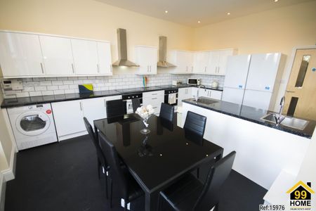 1 bed Penthouse in Commercial Street , Camborne, TR14 8JY - Photo 4