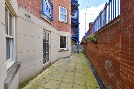 2 bedroom ground flat to rent - Photo 5