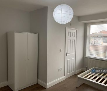 1 bedroom in a house share to rent - Photo 1