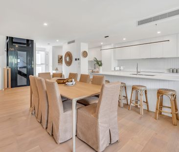 4 Storey Surfers Paradise Villa with Rooftop Terrace - Photo 3