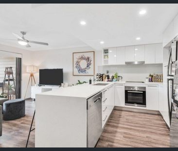 Modern 2-Bedroom Apartment in Convenient Greenslopes Location - Photo 5
