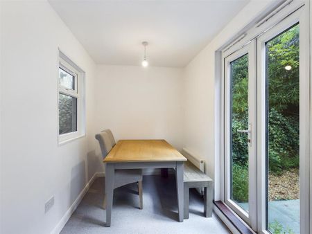 6 bedroom terraced house to rent - Photo 2