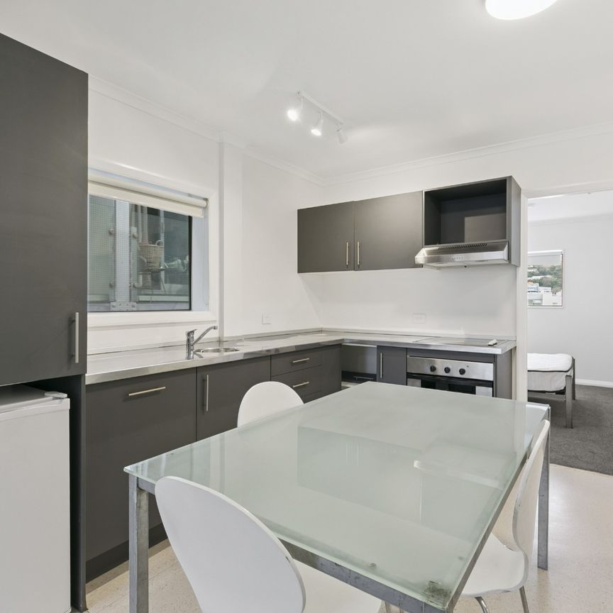 Te Aro living! - Photo 1