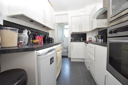 2 bedroom terraced house to rent - Photo 2