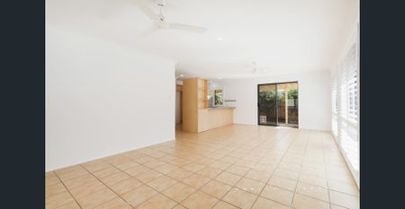 FAMILY HAVEN IN PRIME POSITION - Photo 2