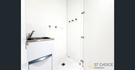 Big 2 beds with double ensuite and a car park - Photo 4