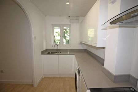 2 Bedroom House - Terraced - Photo 5