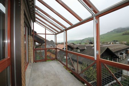 sehr schöne und grosszügige 4-Zi-Wohnung im Obergeschoss - Photo 2