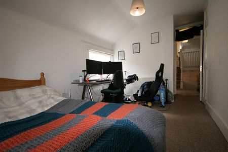 3 bedroom flat to rent - Photo 5