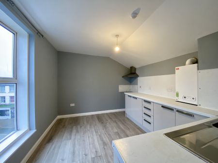 Updated and Refurbished Duplex Flat to Rent in Great Yarmouth - Photo 5