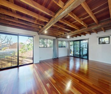 Charming Inner-City Living with Air Cons - Photo 1