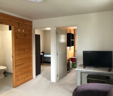 Martin Square 2 Bedroom - Photo 6