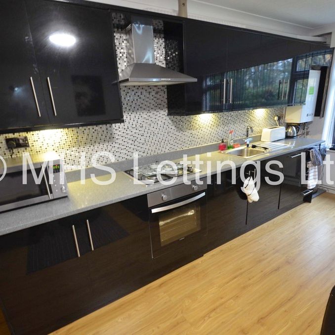 15 The Poplars, Leeds, LS6 2BT - Photo 1