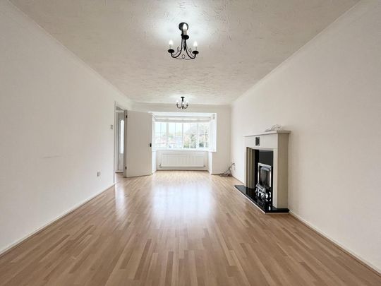 4 bedroom detached house to rent - Photo 1