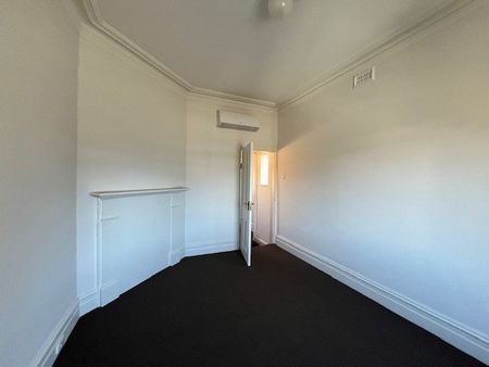 HANDY LOCATION - Photo 2