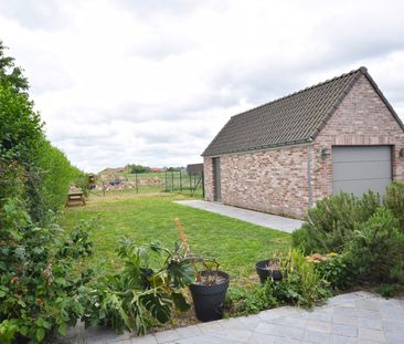 Halfopen bebouwing in landelijke stijl met ruime garage en tuin met... - Foto 2