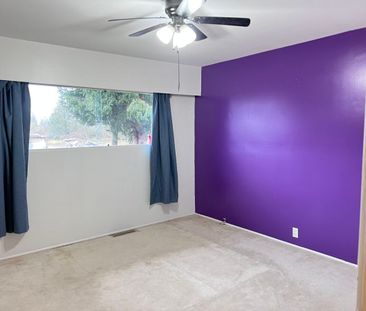 Great Pet Friendly Home in Surrey with Large Yard! - Photo 2