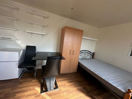 Studio Flat, Church Road, NW4 - Photo 2